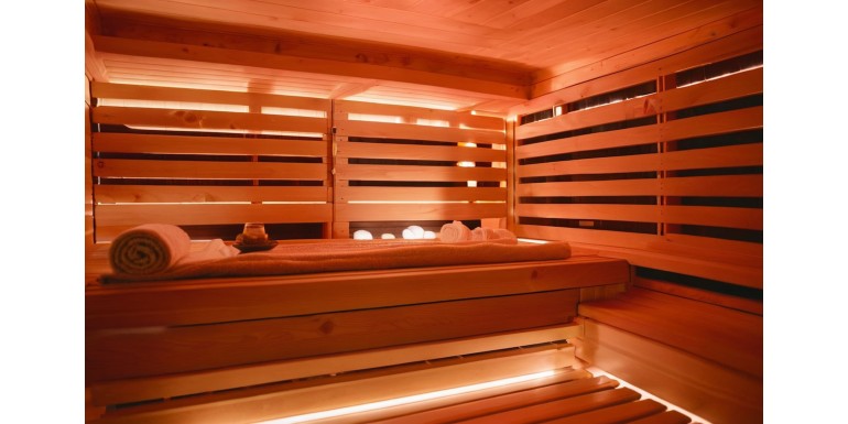 Sauna fińska czy na podczerwień? – poradnik wyboru domowej sauny